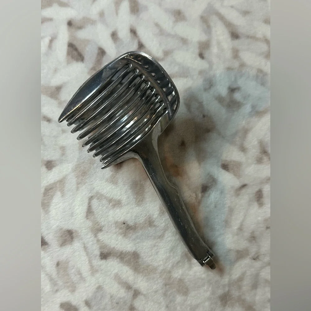 handheld tomato/onion/fruit slicer and holder